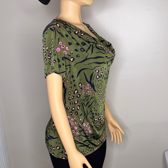 Jaclyn Smith Collection Olive Pink Navy Patterned Women's Blouse - Picture 6 of 12